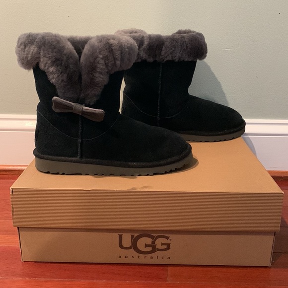 Black Uggs - Picture 2 of 4